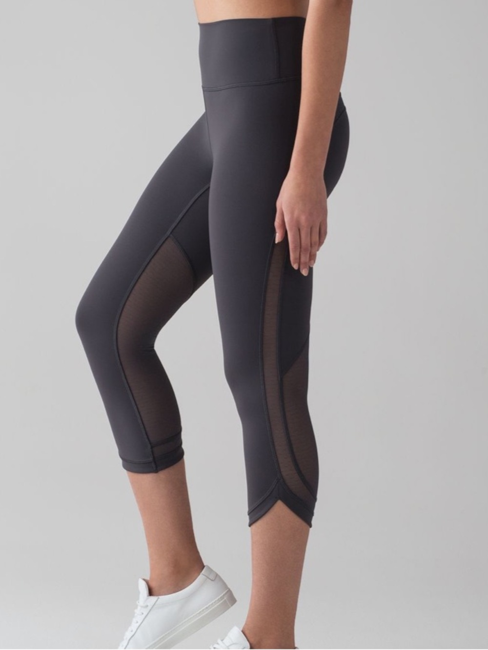 Lululemon revitalize crop 21” tied blue size 4 EUC